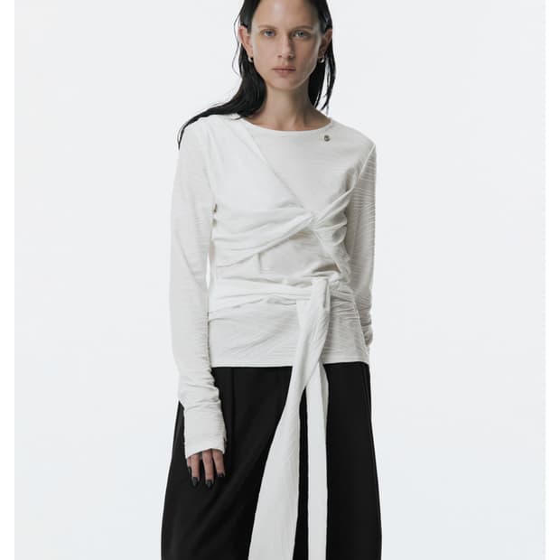 (공홈 품절) 트리밍버드 타이 트위스트 롱슬리브 화이트