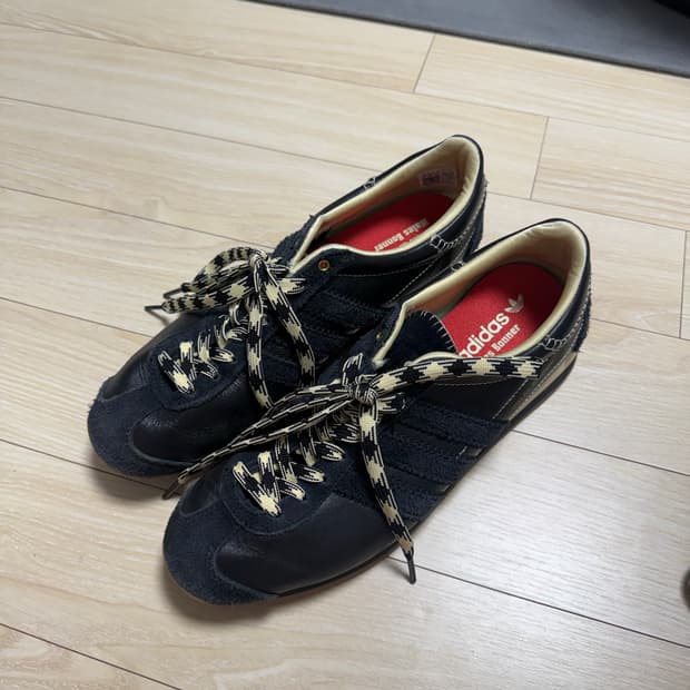 아디다스 웨일즈보너 컨트리 블랙 270