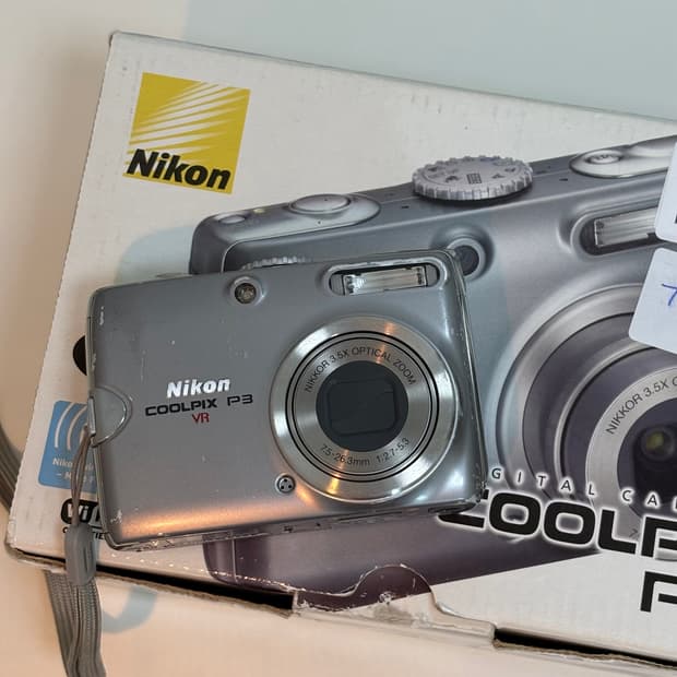 니콘 쿨픽스 coolpix p3 (p4) 누가영 디카