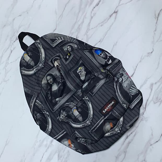 이스트팩 그래픽 백팩