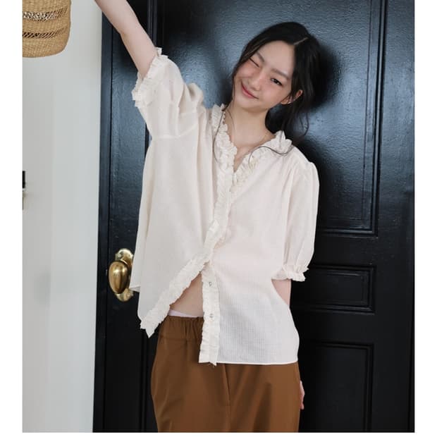 드멜리 러플 블라우스 내추럴 새상품
