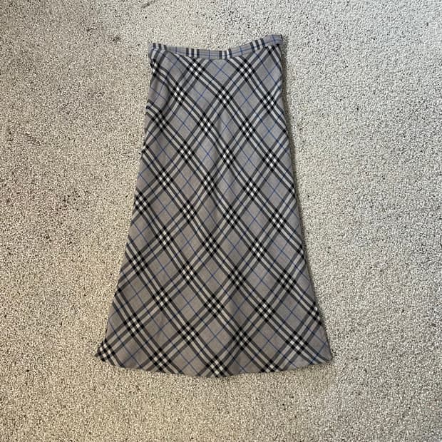 버버리 롱스커트 ⭐️1254