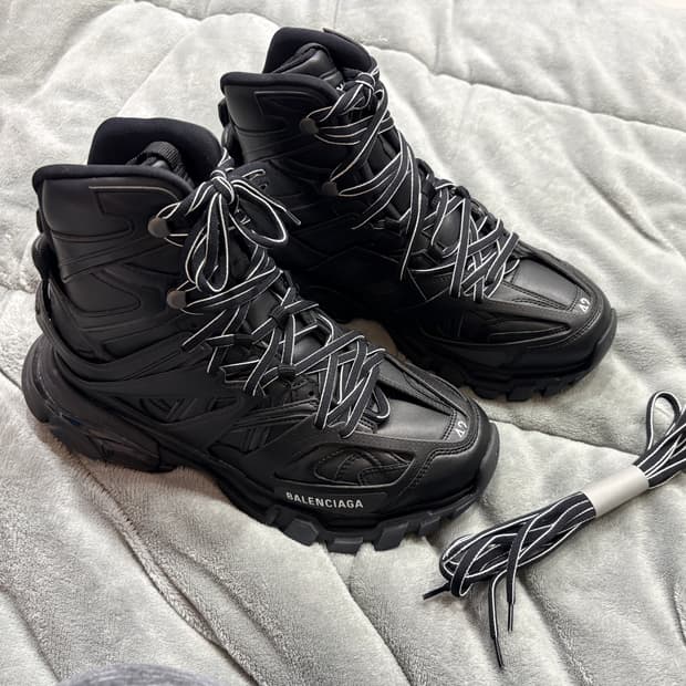 발렌시아가 트랙하이크 42사이즈