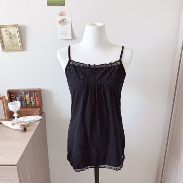 블랙 자수 슬리브리스 (새상품)