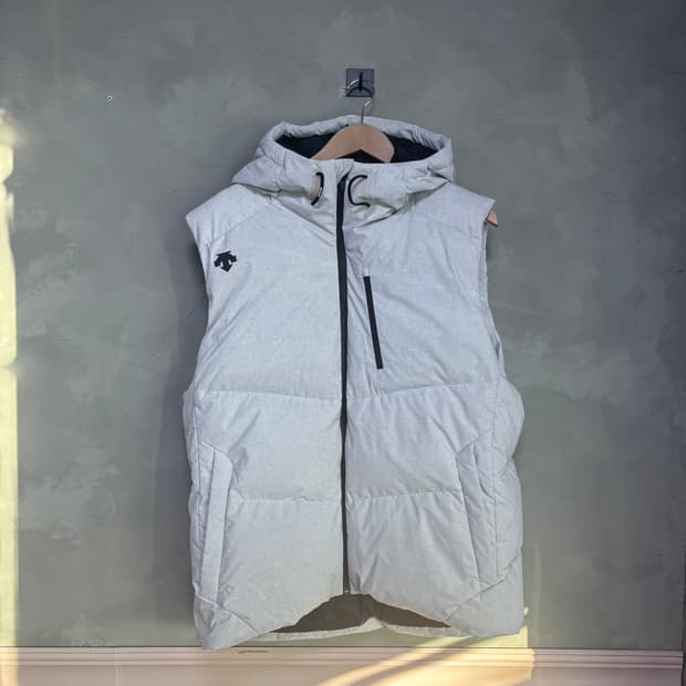 데상트 덕다운 패딩 조끼 멜란지 그레이