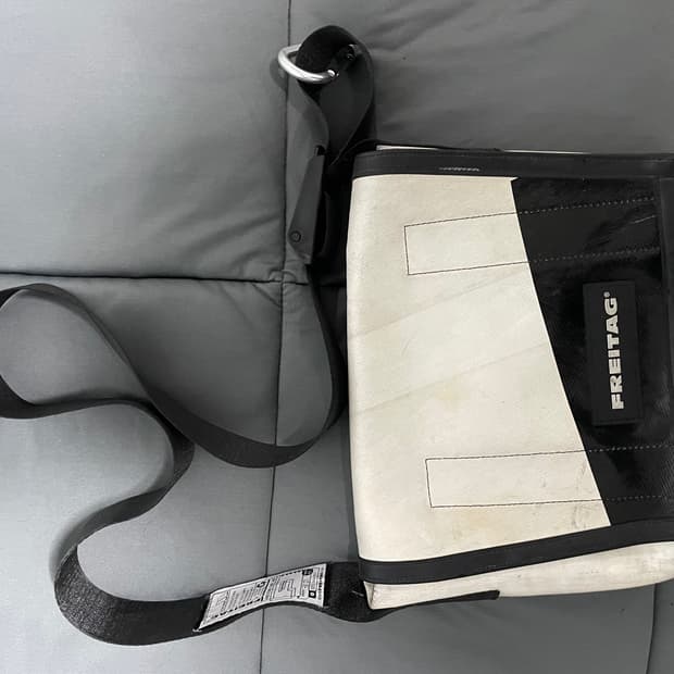 프라이탁 라씨 검흰(민트택 O)