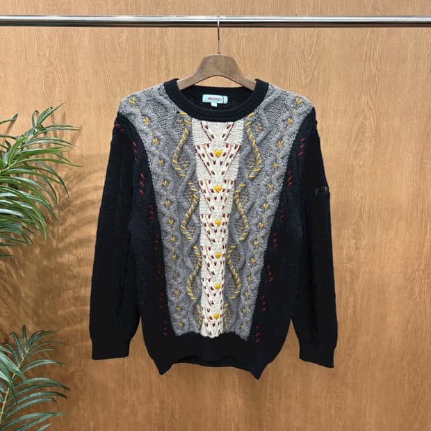 겐조 골프 라운드넥 울 케이블 니트 소매 로고 자수 디테일 루즈핏 블랙