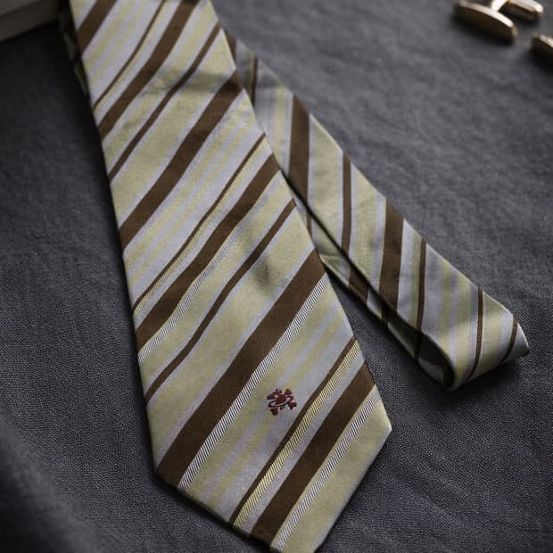 비비안웨스트우드 스트라이프 해골 ORB 베이지 실크 넥타이