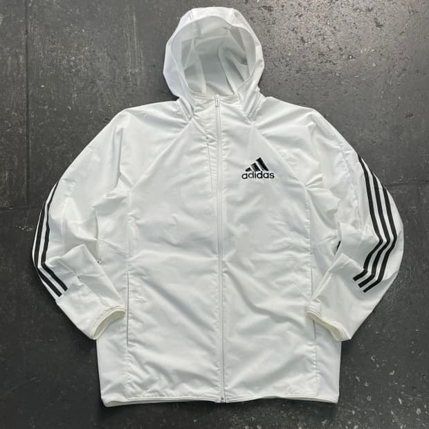 105 아디다스 바람막이