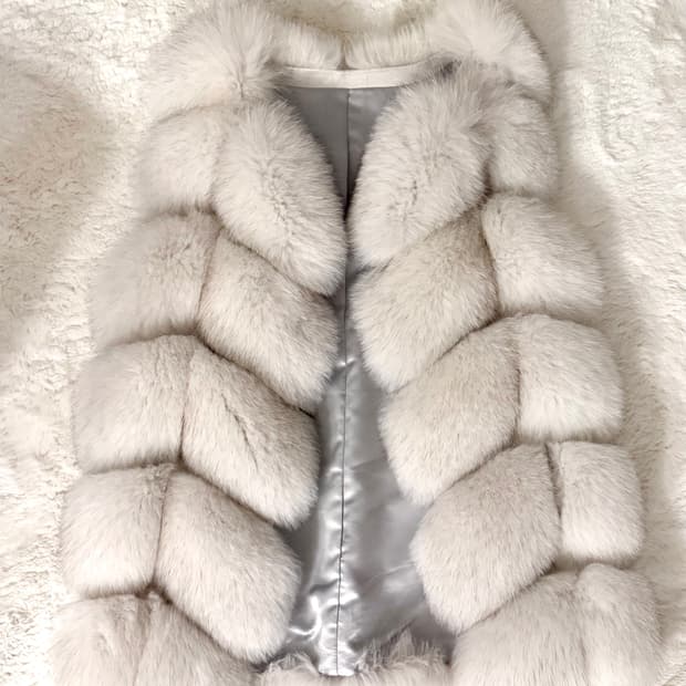 사가폭스 퍼 베스트 아이보리 (원가 64만원)