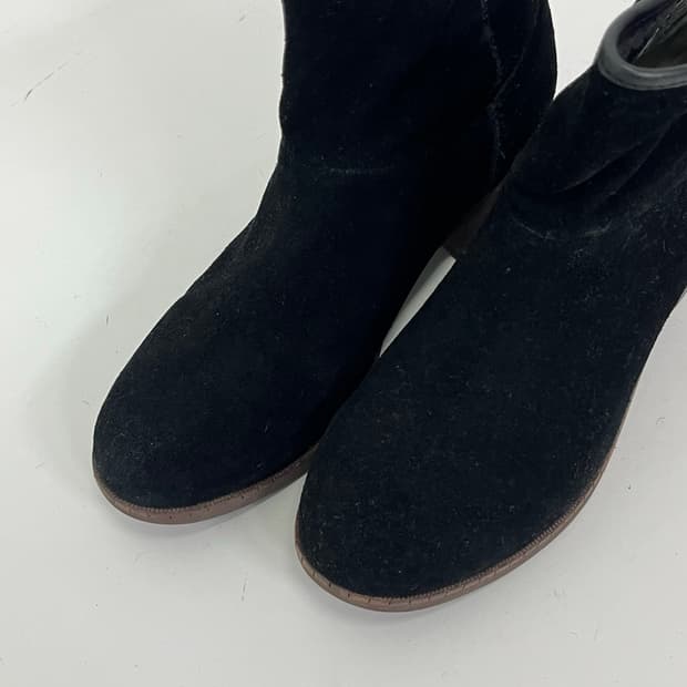 어그 스웨이드 앵클 부츠