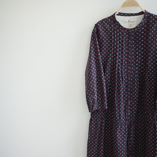 Niko and • 네이비 패턴 핀턱 아사코튼 원피스