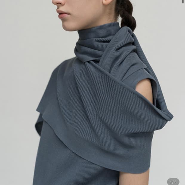 LE917) cotton blend knit top & muffler