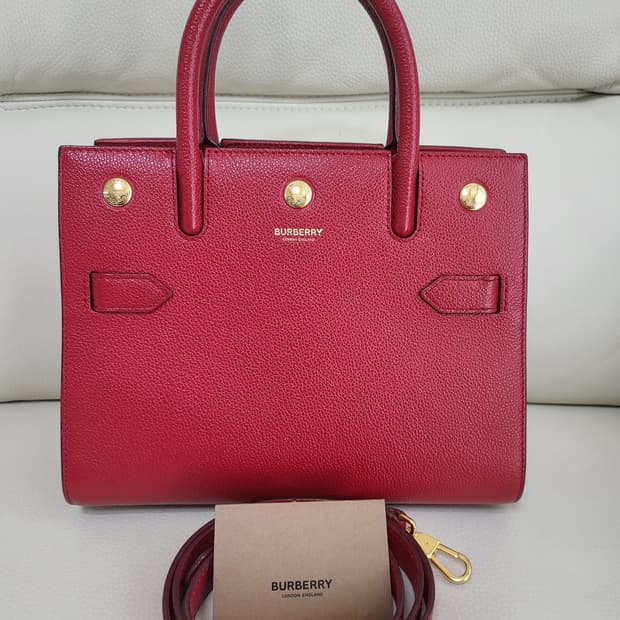버버리 베이비 타이틀 핸들백 정품