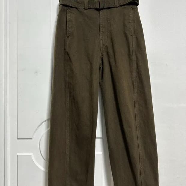 르메르 트위스트 벨티드 데님 에스프레소 S사이즈 팝니다