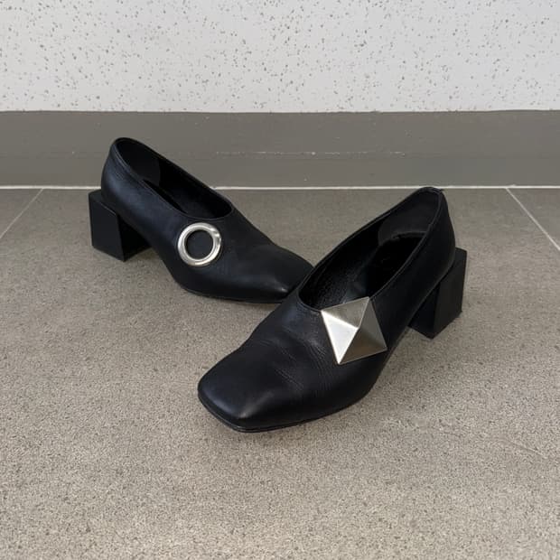 MODERN ALCHEMY Innocence Ornament Pumps