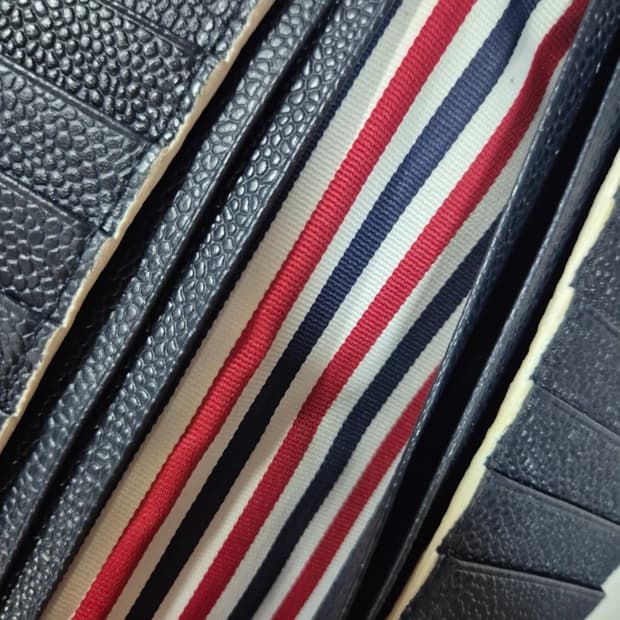 톰브라운 장지갑 판매