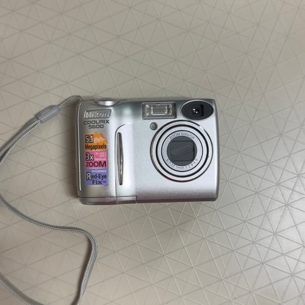 니콘 쿨픽스 5600 디카