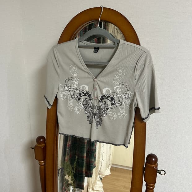 브이넥 크롭 반팔티