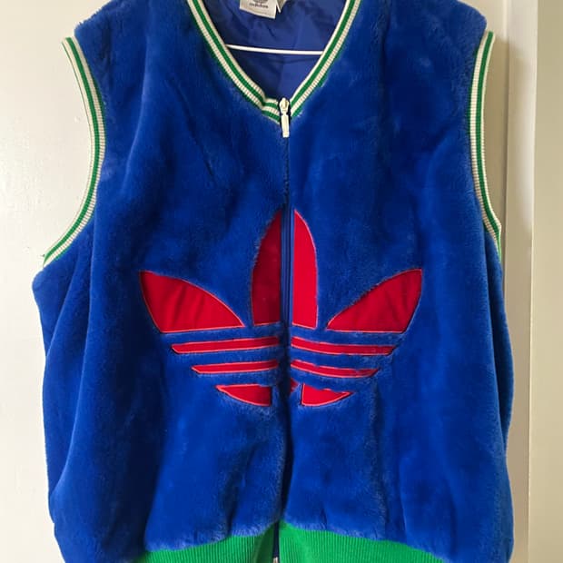 아디다스 오리지널 헤리티지 빅 로고 퍼 조끼 베스트