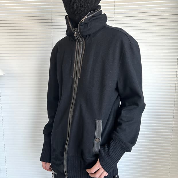 존바바토스 측융 울 하이넥 집업 자켓