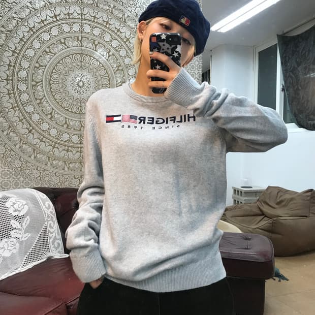 타미힐피거 자수 니트 