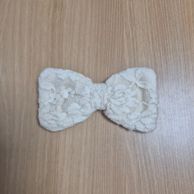 리즈리사 리본브로치 오프화이트칼라