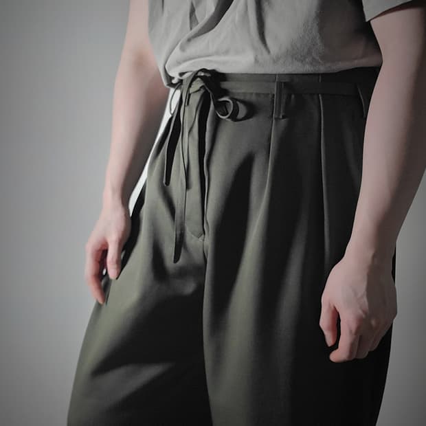 소시오츠키 링 벨티드 울 팬츠