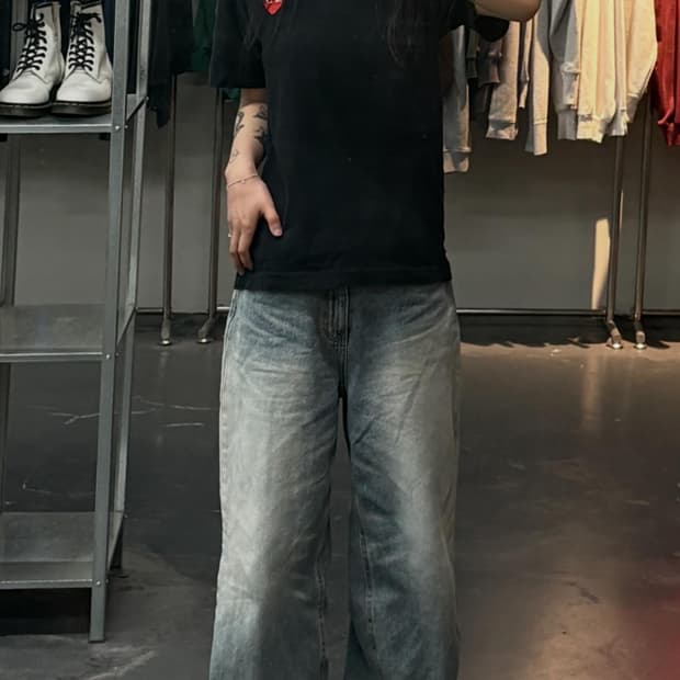 꼼데가르송 플레이 레드와펜 반팔A3769