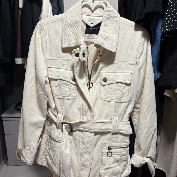 베이지 자켓