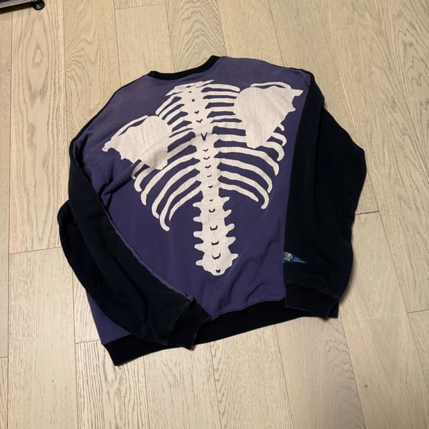 캐피탈 본 스웻 맨투맨