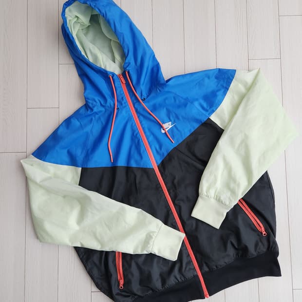 나이키 NSW 윈드러너 후드 자켓 블랙 블루 - 아시아 사이즈M

사용감