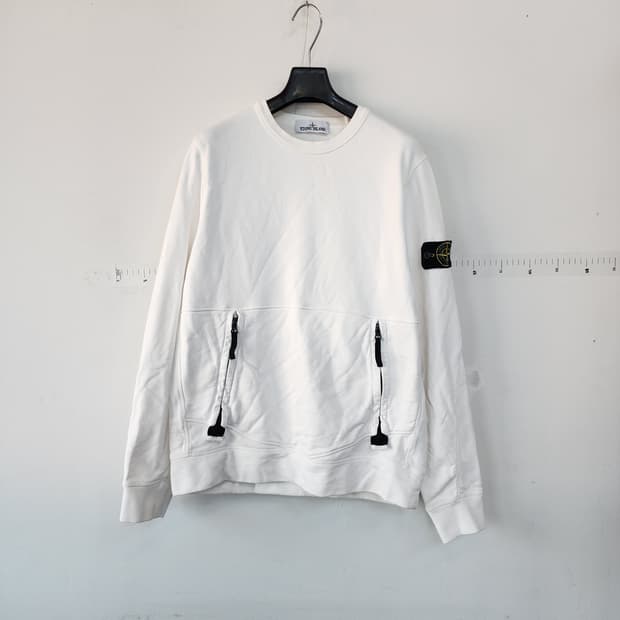 스톤아일랜드 화이트 맨투맨