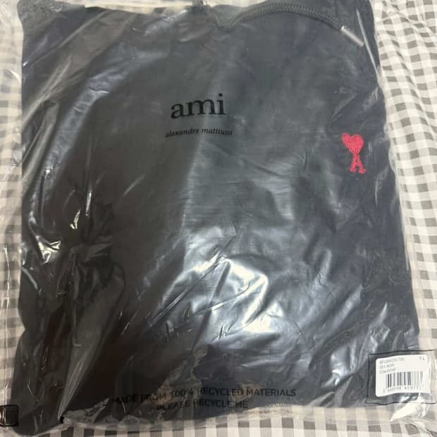 아미 스몰 하트 로고 후드 블랙