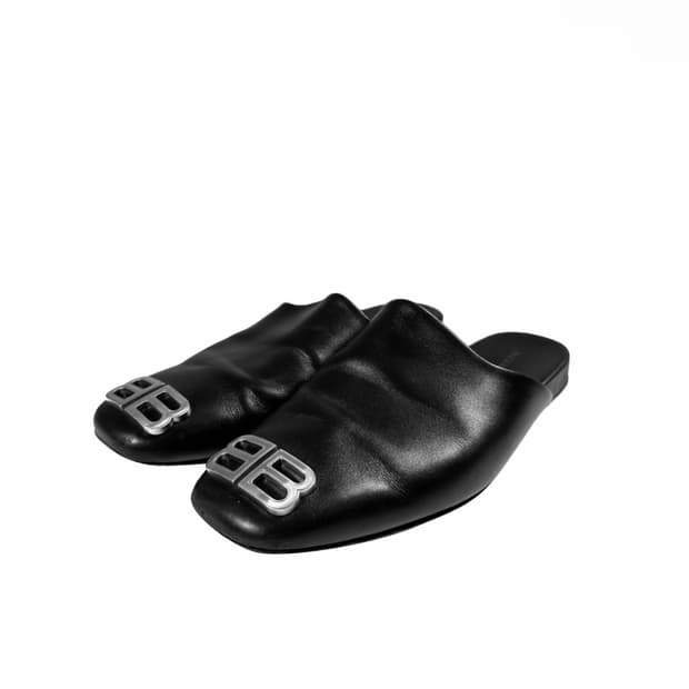 [41] 발렌시아가 남성 코지 BB 로고 레더 뮬 블로퍼 슬리퍼 블랙