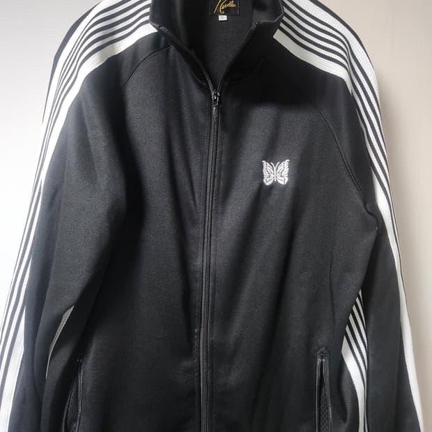 니들스 트랙집업