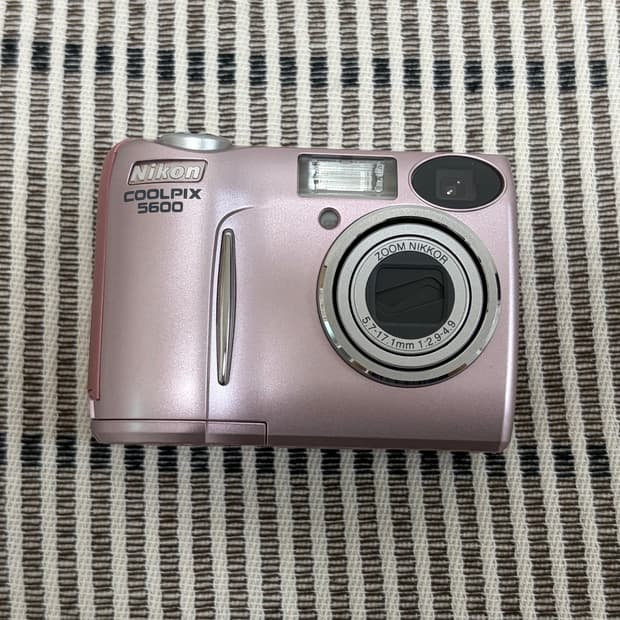 니콘 쿨픽스 5600 핑크