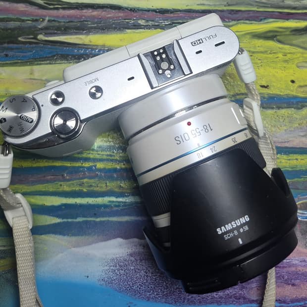 삼성 디지털카메라 nx3000 본체+렌즈+후드캡+렌즈캡 다드려요