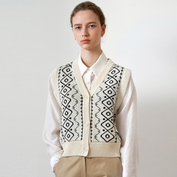 유라고(URAGO) 드로우 자카드 베스트 가디건 프리사이즈