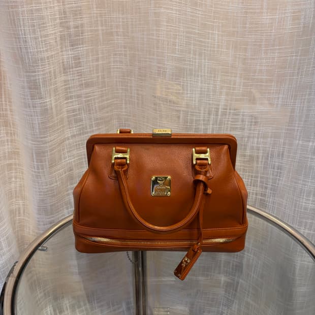 정품 MCM 금장 토트백    