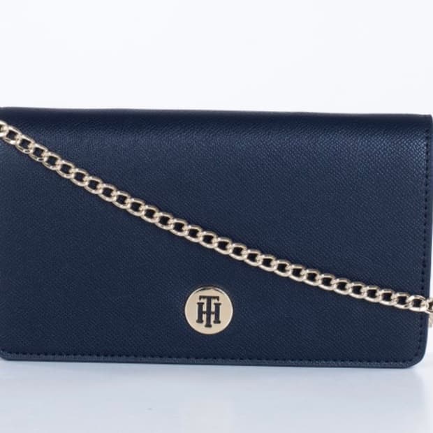 타미힐피거 네이비 체인 크로스백
