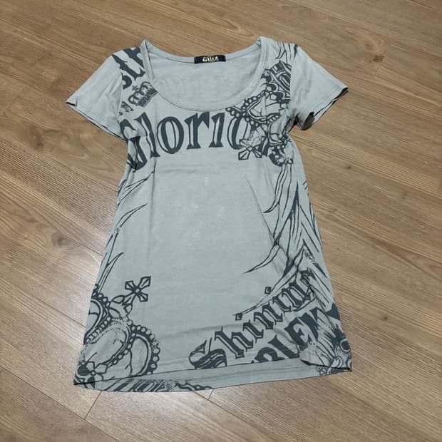 “Glitz” 00’s Design Slim Fit Tee