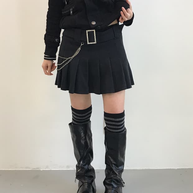 CECIL McBEE Y2K Buckle Chain Mini Skirt