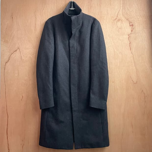 어태치먼트 스탠드칼라 코트