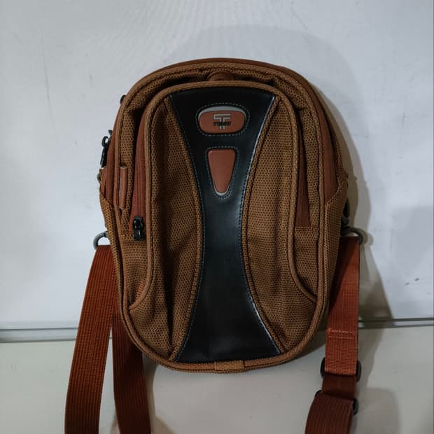 투미 티테크 미니크로스백