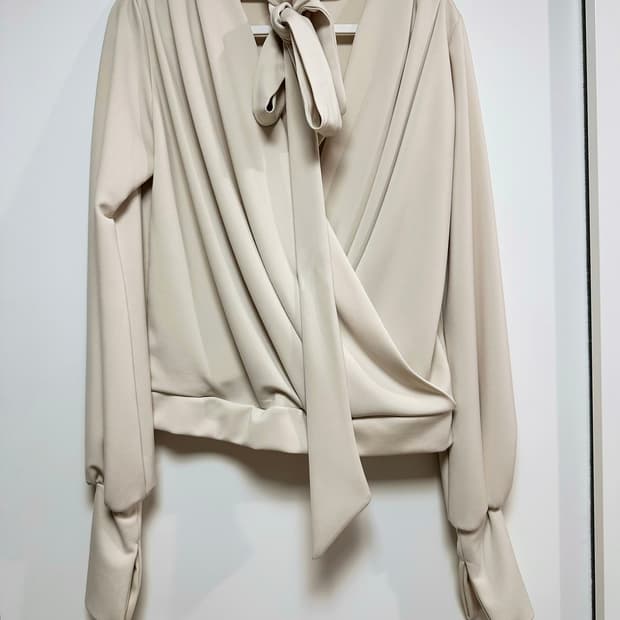 아이보리 버터 리본 블라우스 랩 스타일