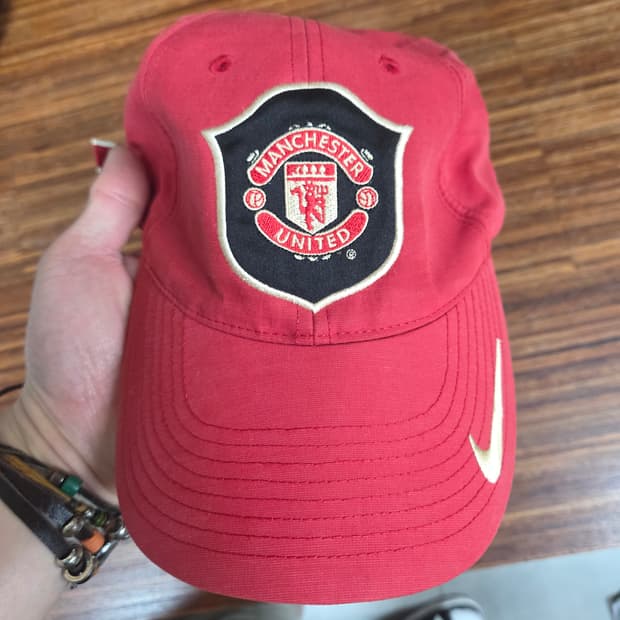 나이키 00s 맨체스터 유나이티드 자수스우시 모자 프리