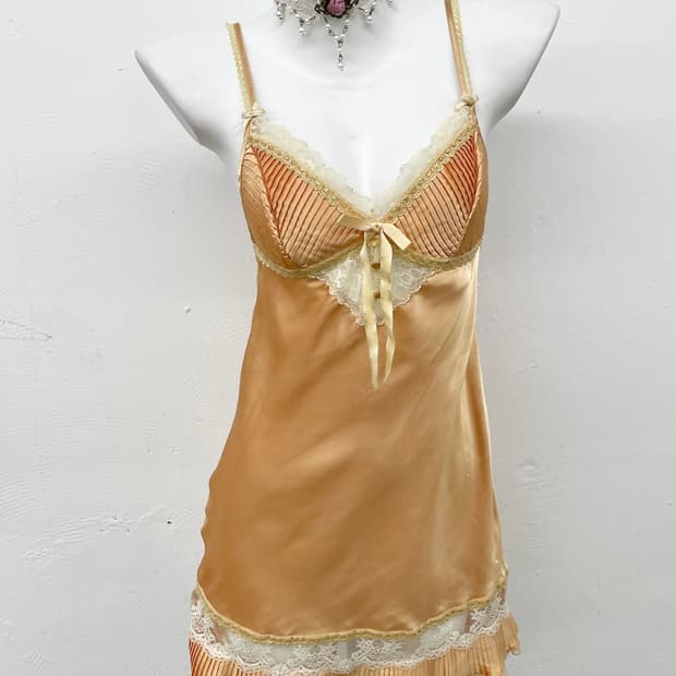 에블린 브리저튼 버튼 새틴 슬립