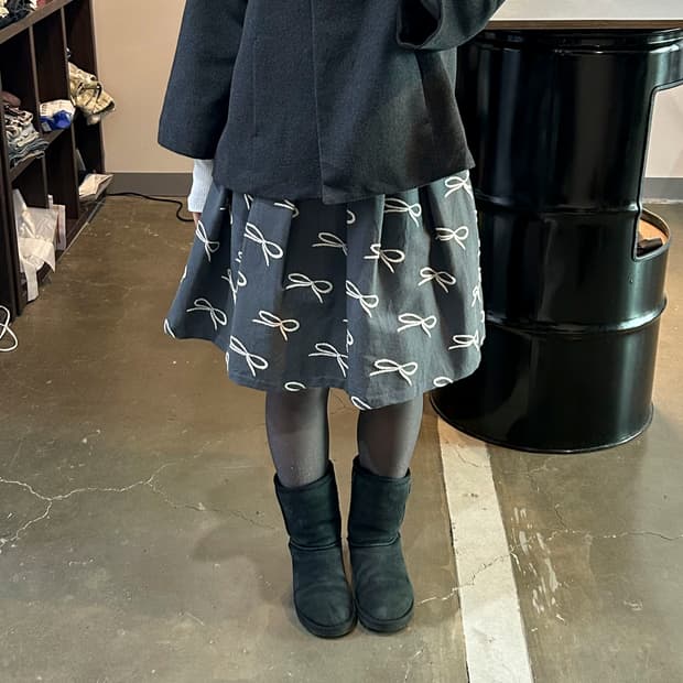 챠콜 리본 볼륨 스커트