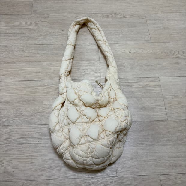 칼린 CARLYN 퀼팅백 구름백 아이보리